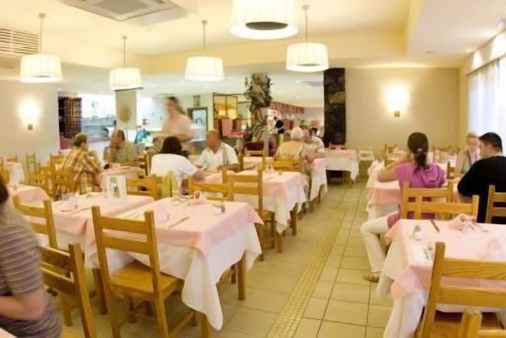 Aparthotel Costa Mar — Restaurant & bars in Puerto del Carmen, Canary Islands