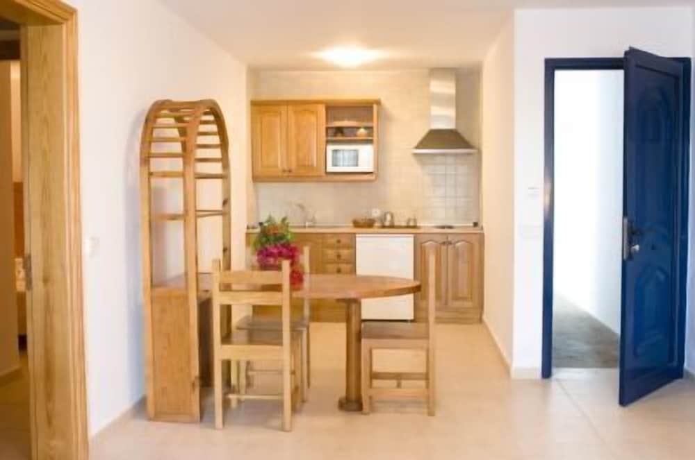 Aparthotel Costa Mar — Hotel rooms in Puerto del Carmen, Canary Islands
