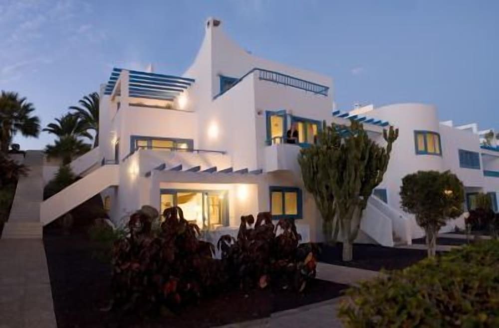 Aparthotel Costa Mar — Hotel building in Puerto del Carmen, Canary Islands