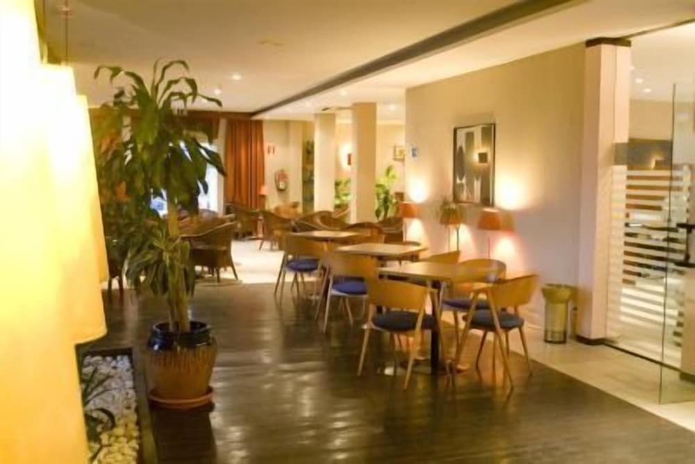Aparthotel Costa Mar — Restaurant & bars in Puerto del Carmen, Canary Islands