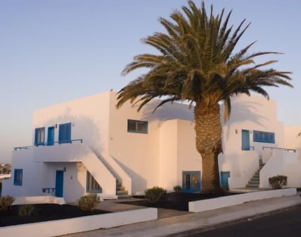 Aparthotel Costa Mar — Hotel building in Puerto del Carmen, Canary Islands