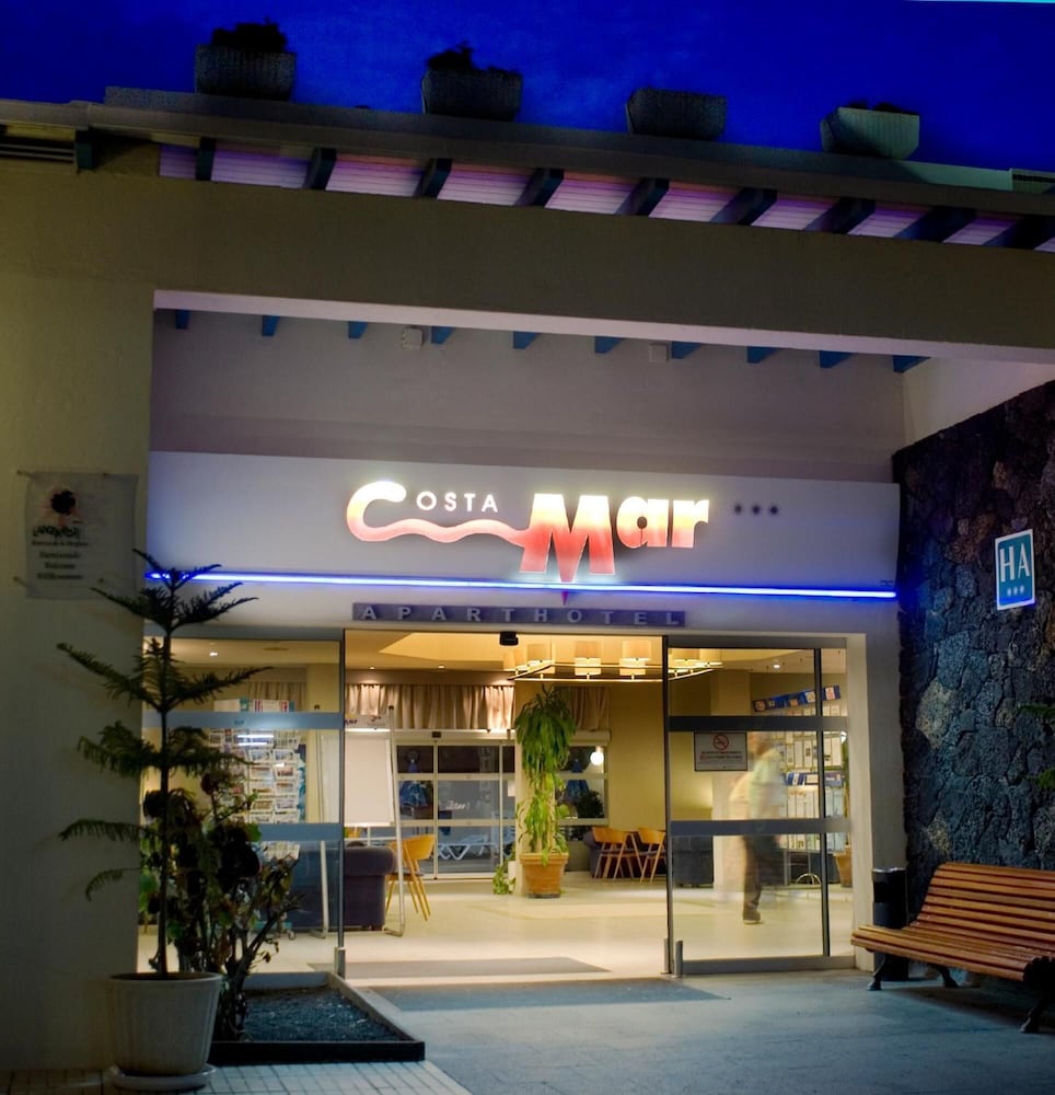 Aparthotel Costa Mar — Hotel building in Puerto del Carmen, Canary Islands