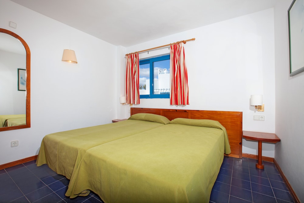 Aparthotel Costa Mar — Hotel rooms in Puerto del Carmen, Canary Islands