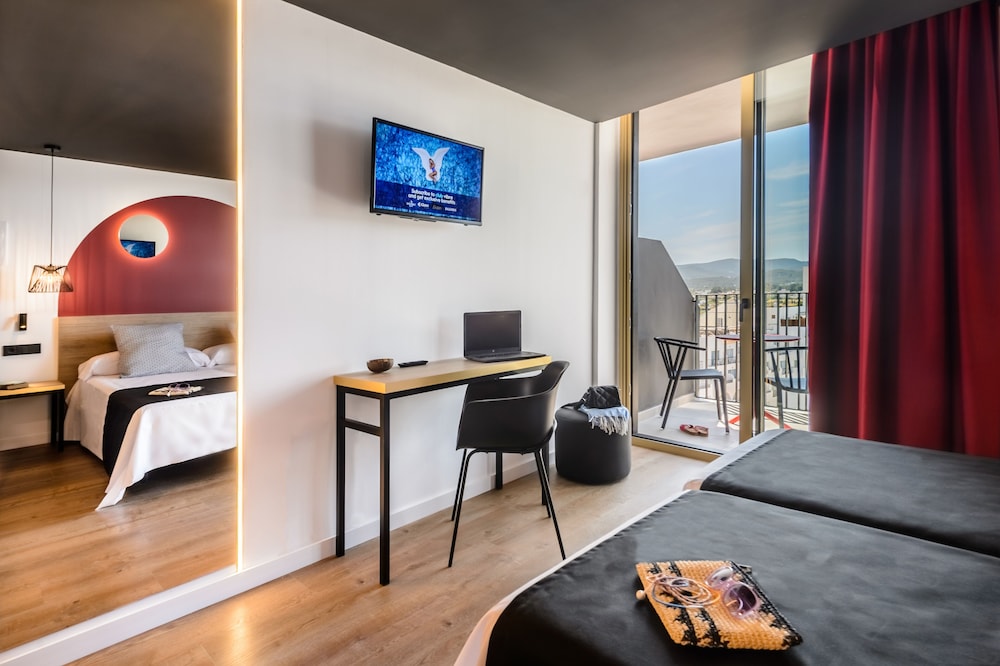 Hotel Vibra District - Adults Only — Hotel rooms in San Antonio, Balearic Islands