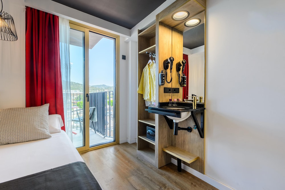 Hotel Vibra District - Adults Only — Hotel rooms in San Antonio, Balearic Islands