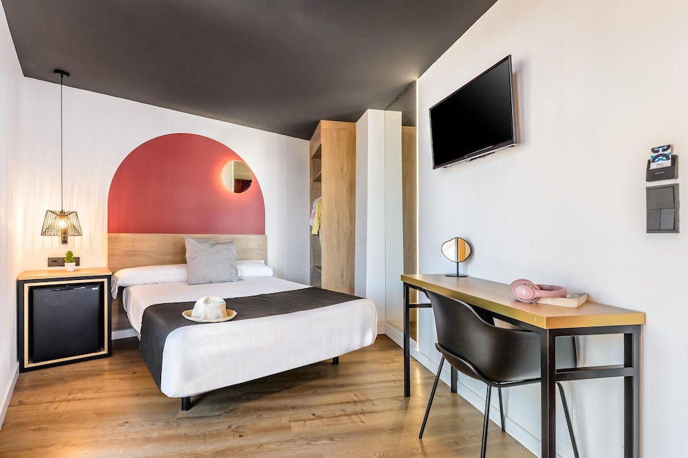 Hotel Vibra District - Adults Only — Hotel rooms in San Antonio, Balearic Islands