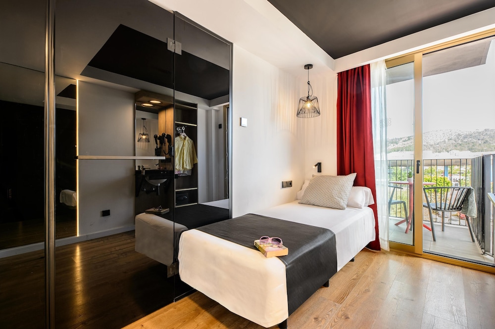 Hotel Vibra District - Adults Only — Hotel rooms in San Antonio, Balearic Islands