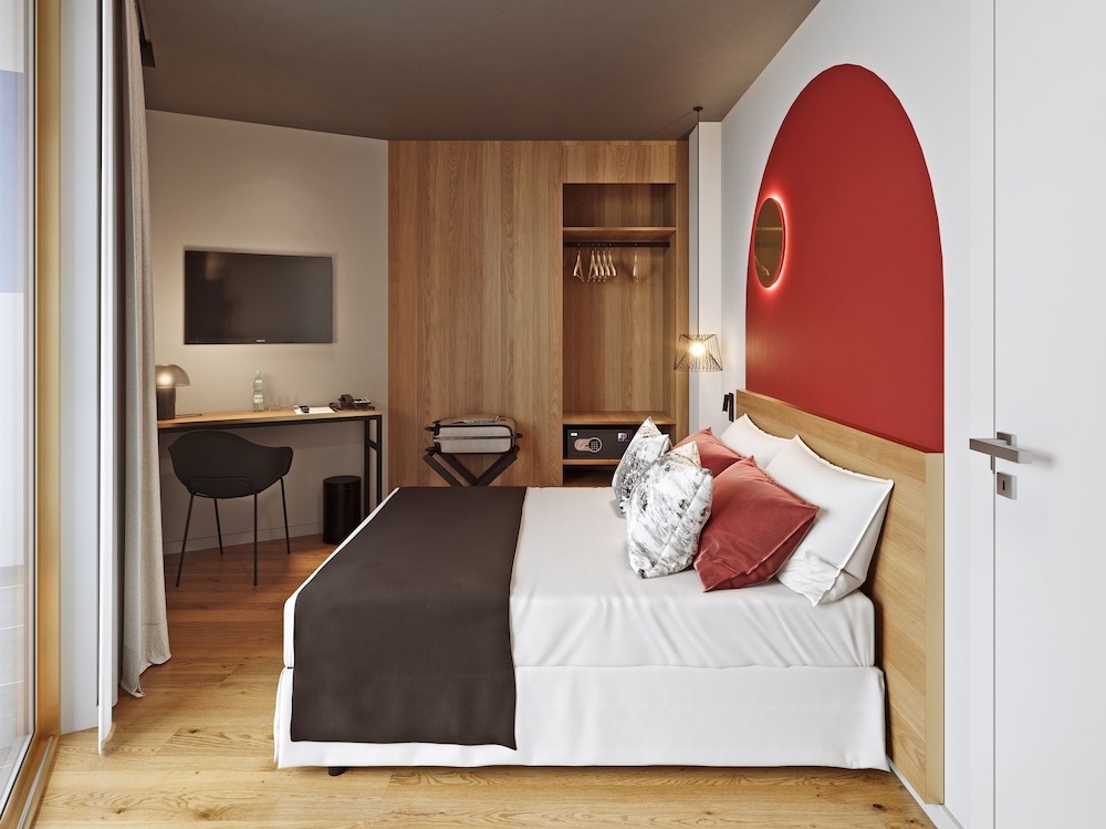Hotel Vibra District - Adults Only — Hotel rooms in San Antonio, Balearic Islands