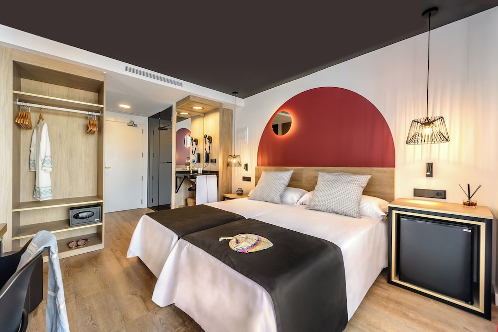Hotel Vibra District - Adults Only — Hotel rooms in San Antonio, Balearic Islands
