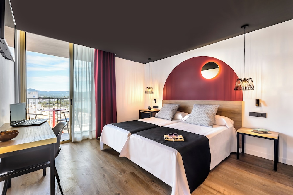 Hotel Vibra District - Adults Only — Hotel rooms in San Antonio, Balearic Islands