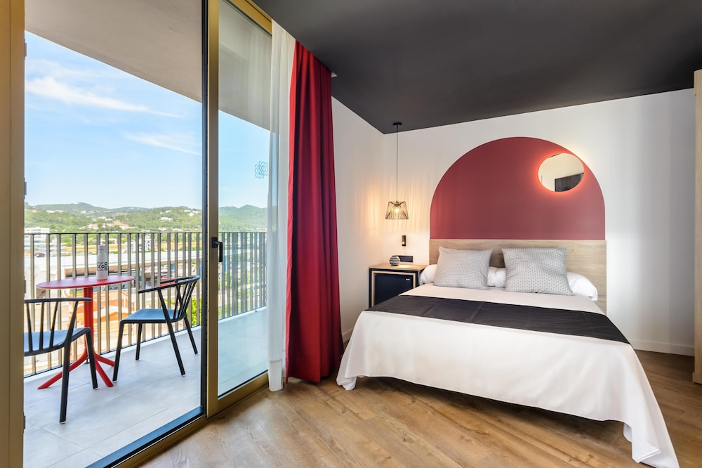 Hotel Vibra District - Adults Only — Hotel rooms in San Antonio, Balearic Islands
