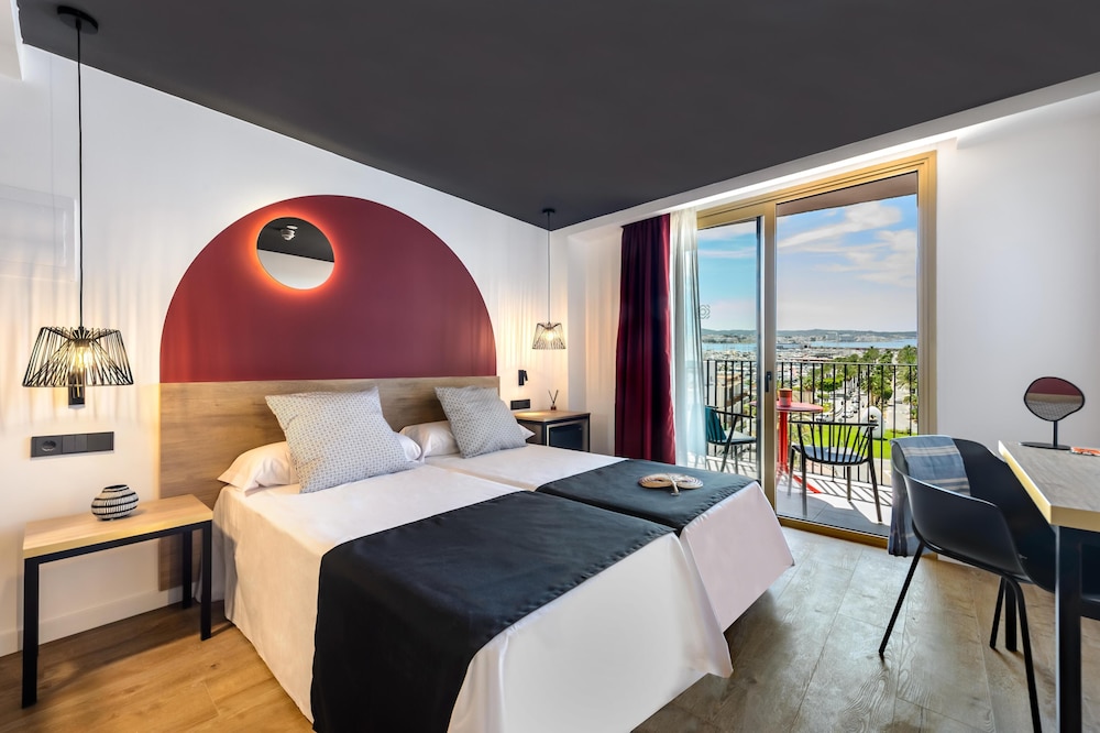 Hotel Vibra District - Adults Only — Hotel rooms in San Antonio, Balearic Islands