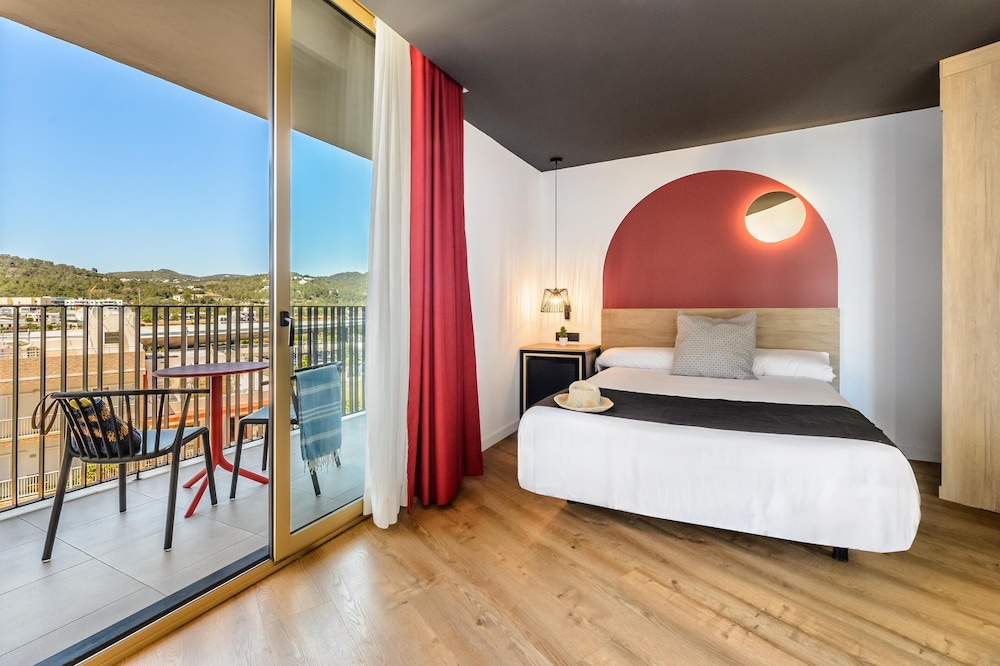 Hotel Vibra District - Adults Only — Hotel rooms in San Antonio, Balearic Islands