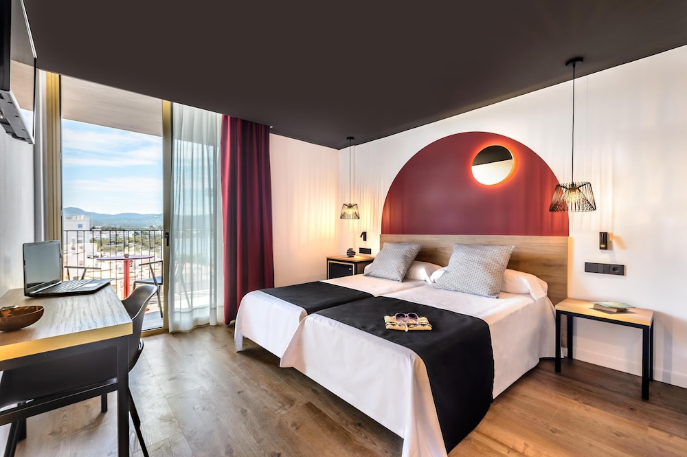 Hotel Vibra District - Adults Only — Hotel rooms in San Antonio, Balearic Islands