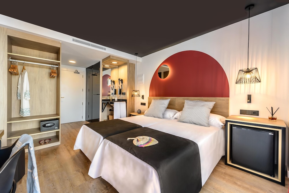Hotel Vibra District - Adults Only — Hotel rooms in San Antonio, Balearic Islands