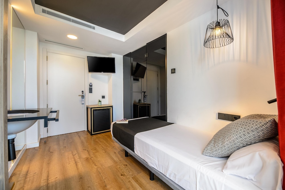 Hotel Vibra District - Adults Only — Hotel rooms in San Antonio, Balearic Islands