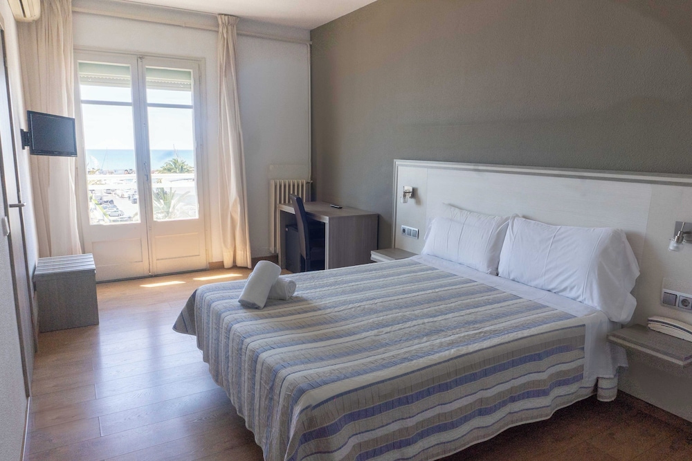 Hotel Planas — Hotel rooms in Salou, Catalonia