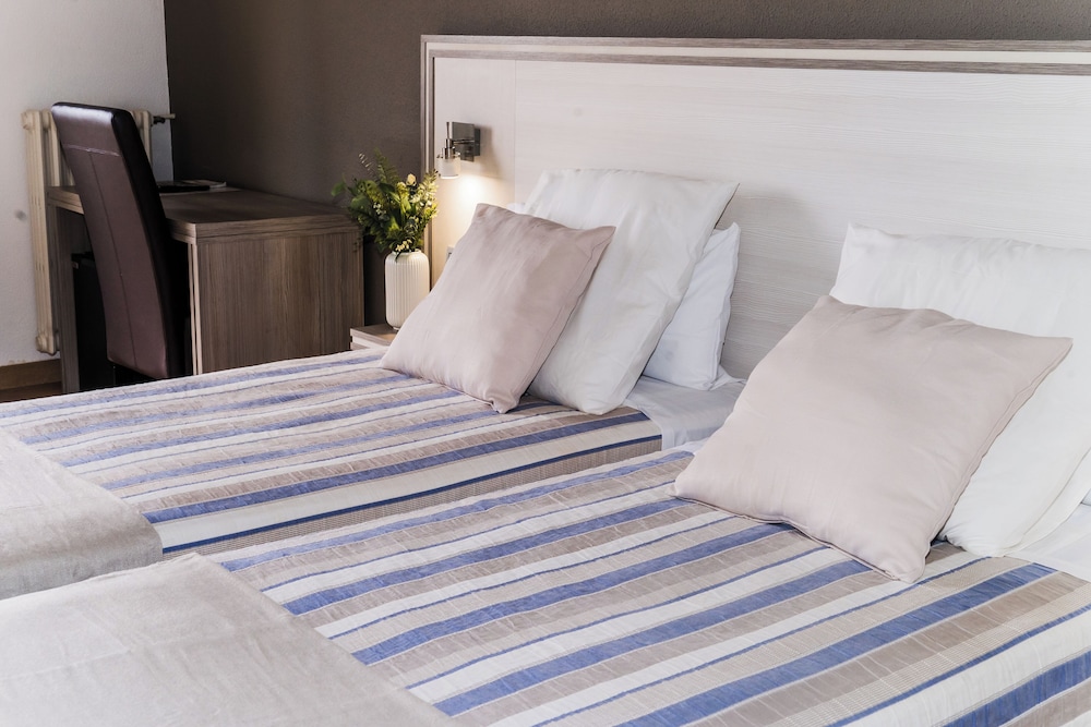 Hotel Planas — Hotel rooms in Salou, Catalonia