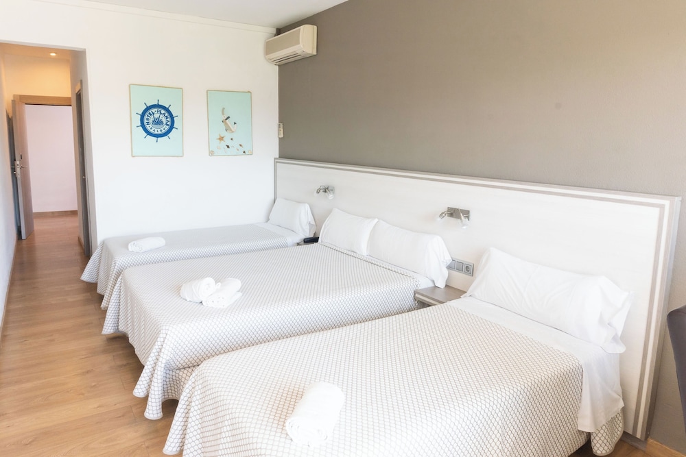 Hotel Planas — Hotel rooms in Salou, Catalonia