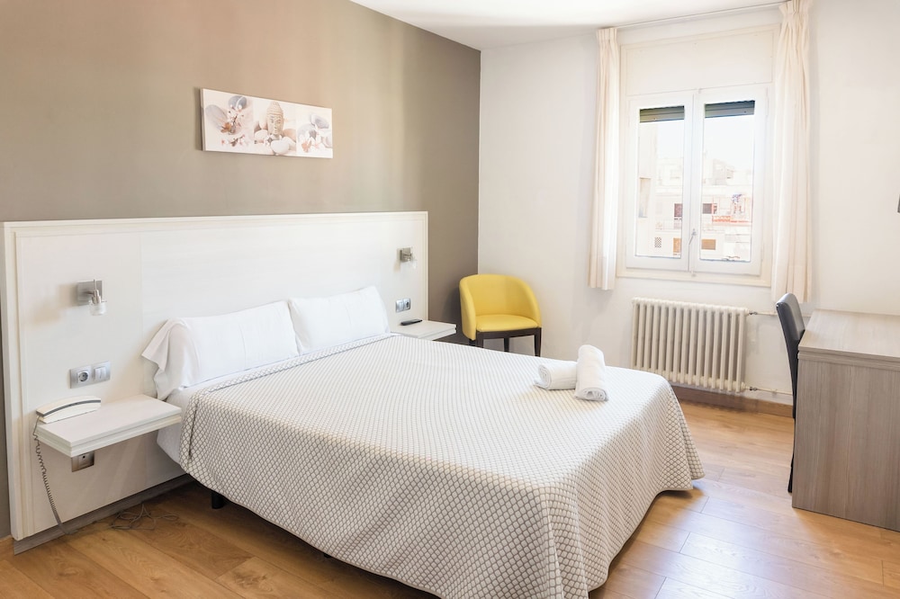 Hotel Planas — Hotel rooms in Salou, Catalonia