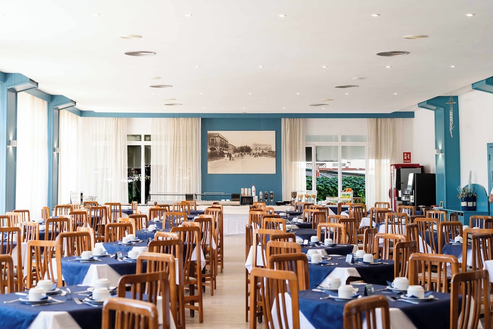 Hotel Planas — Restaurant & bars in Salou, Catalonia