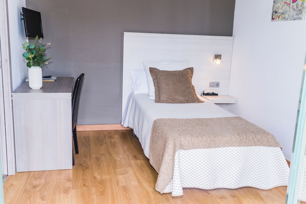 Hotel Planas — Hotel rooms in Salou, Catalonia