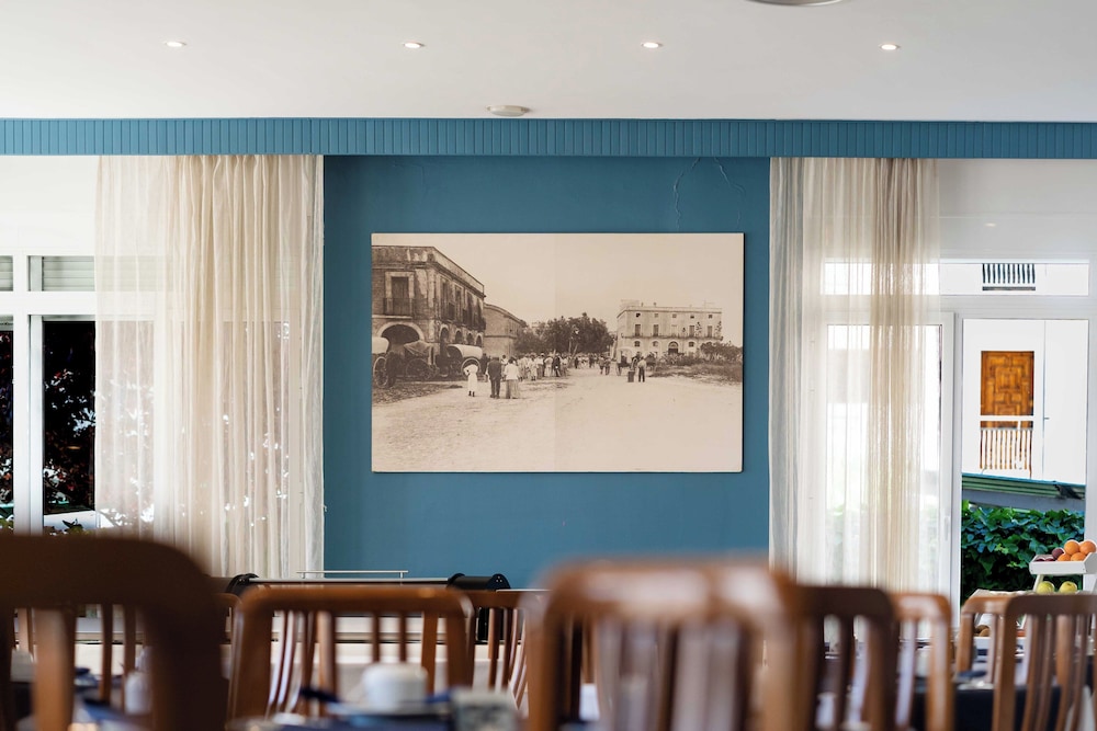 Hotel Planas — Restaurant & bars in Salou, Catalonia