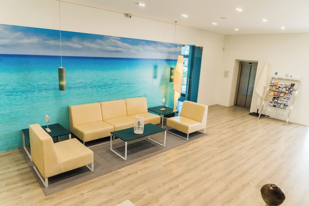 Hotel Planas — Hotel building in Salou, Catalonia