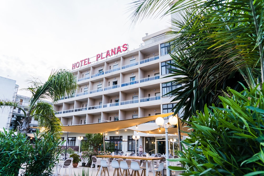 Hotel Planas — Hotel building in Salou, Catalonia