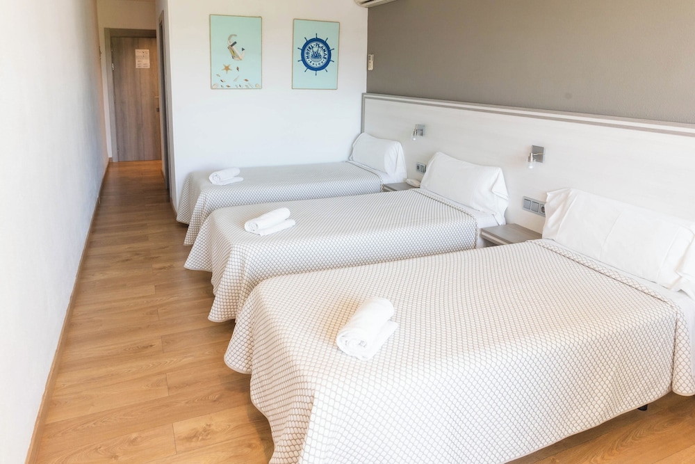 Hotel Planas — Hotel rooms in Salou, Catalonia