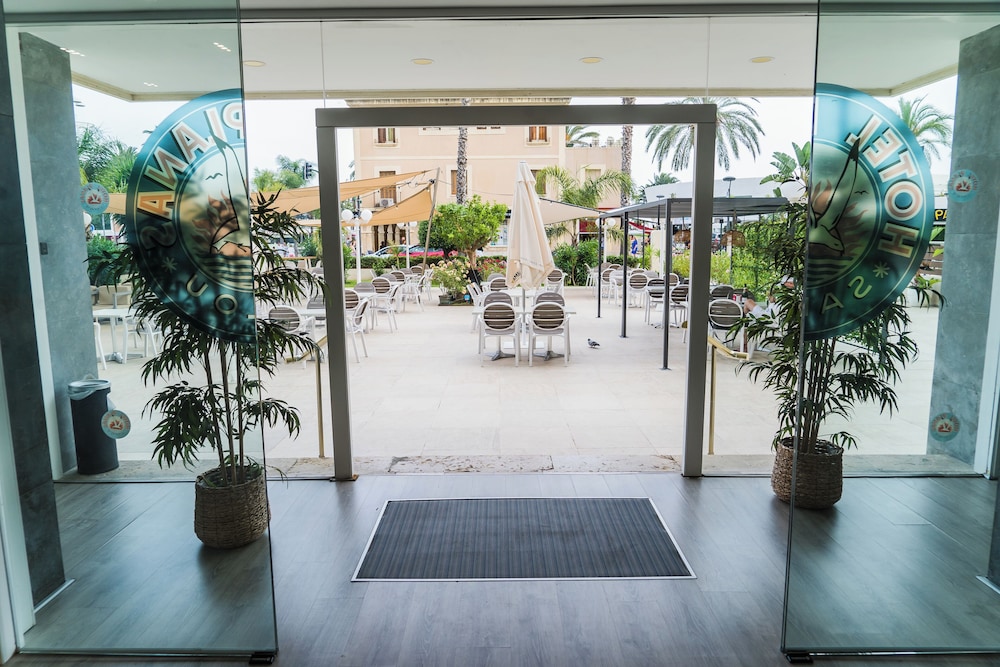 Hotel Planas — Restaurant & bars in Salou, Catalonia