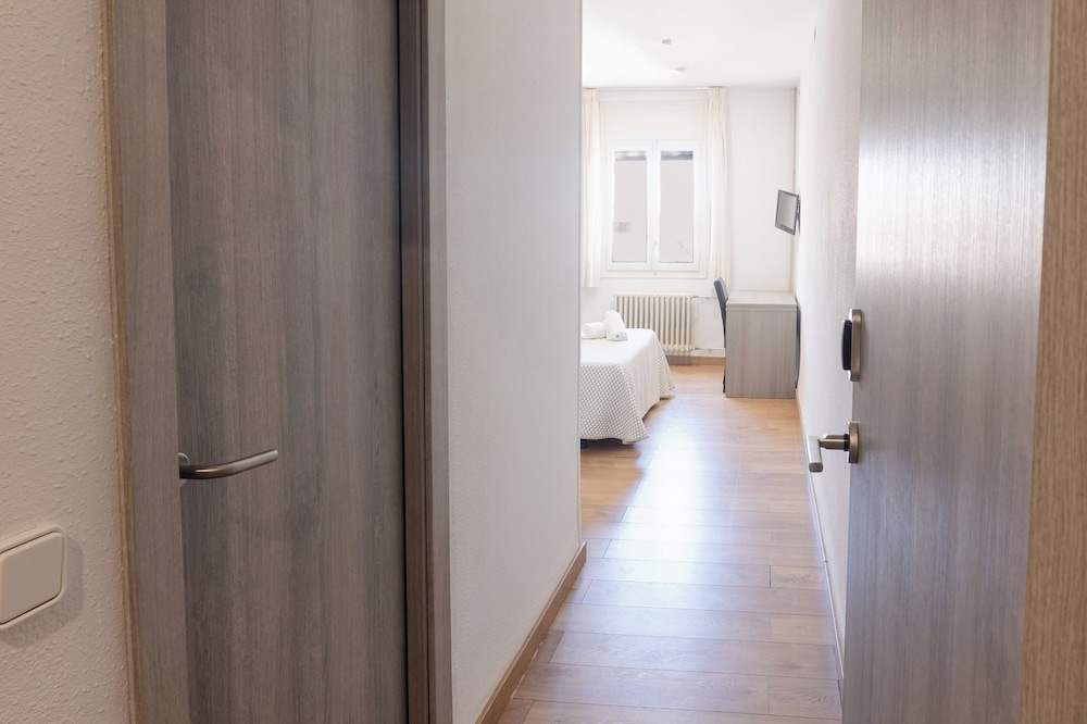 Hotel Planas — Hotel rooms in Salou, Catalonia