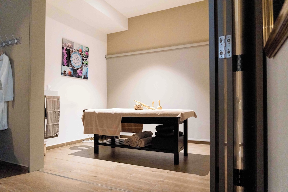 Hotel Planas — Hotel rooms in Salou, Catalonia