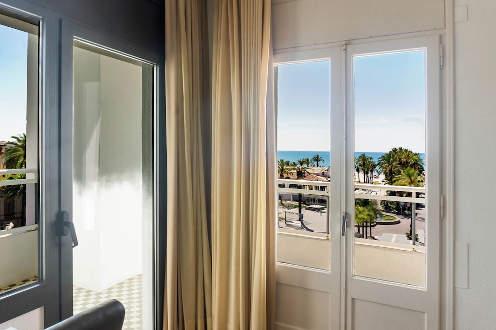 Hotel Planas — Hotel rooms in Salou, Catalonia