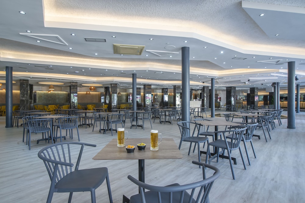 Hotel Benidorm East by Pierre & Vacances — Restaurant & bars in Benidorm, Valencian Community