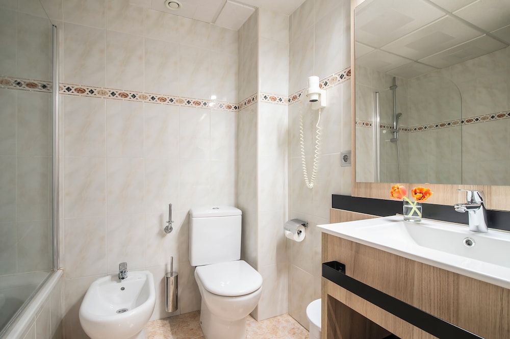 Hotel Benidorm East by Pierre & Vacances — Hotel rooms in Benidorm, Valencian Community