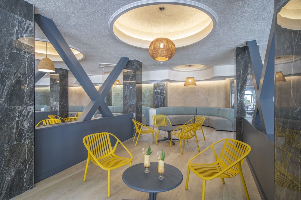 Hotel Benidorm East by Pierre & Vacances — Restaurant & bars in Benidorm, Valencian Community