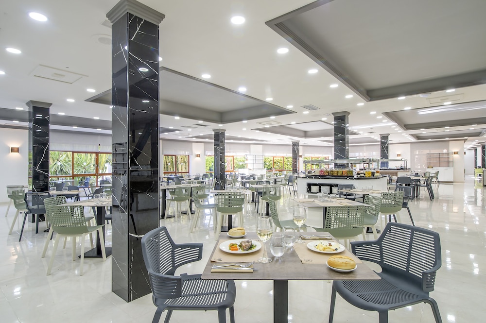 Hotel Benidorm East by Pierre & Vacances — Restaurant & bars in Benidorm, Valencian Community