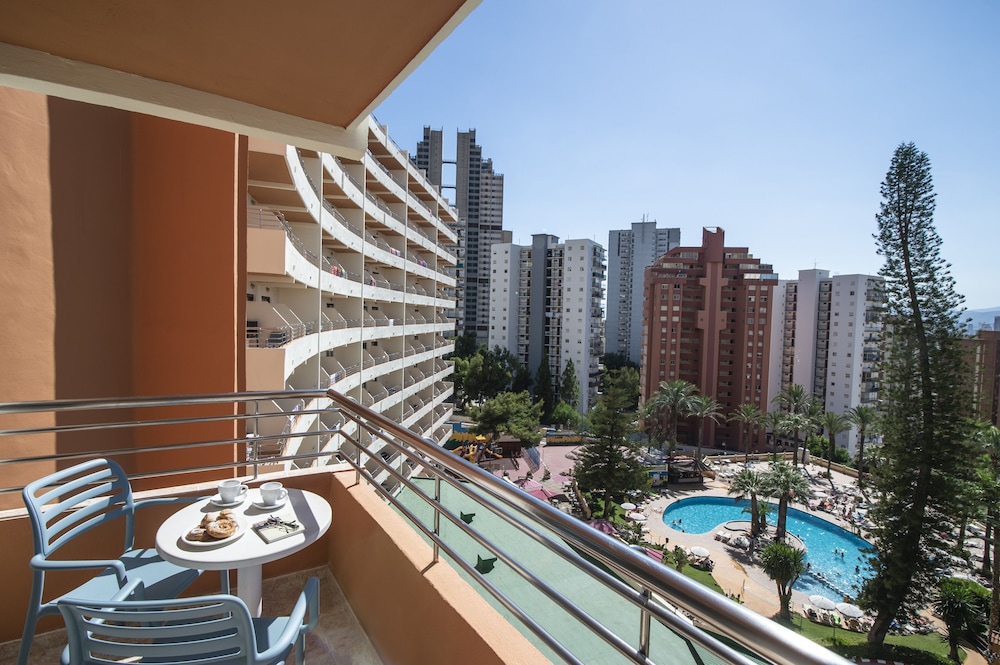 Hotel Benidorm East by Pierre & Vacances — Swimming pool in Benidorm, Valencian Community