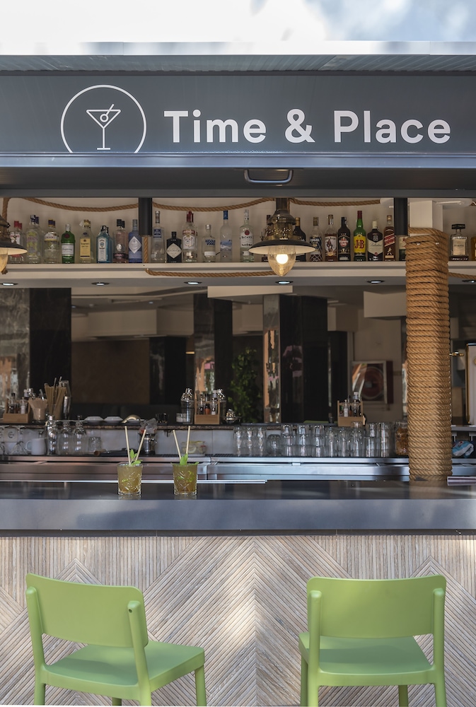 Hotel Benidorm East by Pierre & Vacances — Restaurant & bars in Benidorm, Valencian Community