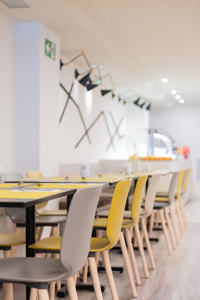 Aparthotel Atenea Calabria — Restaurant & bars in Barcelona, Catalonia