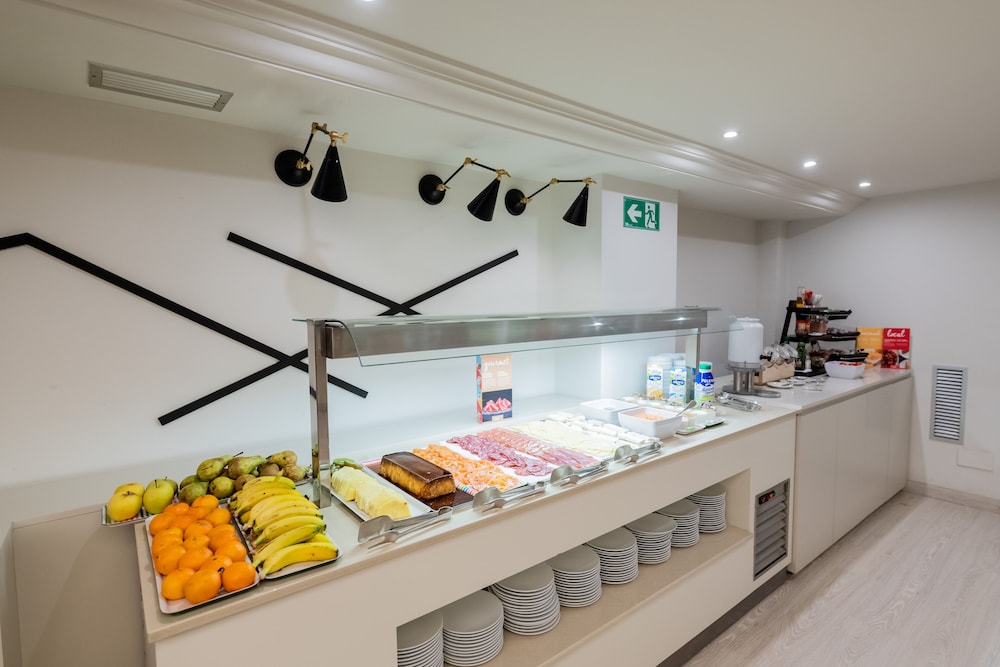 Aparthotel Atenea Calabria — Restaurant & bars in Barcelona, Catalonia