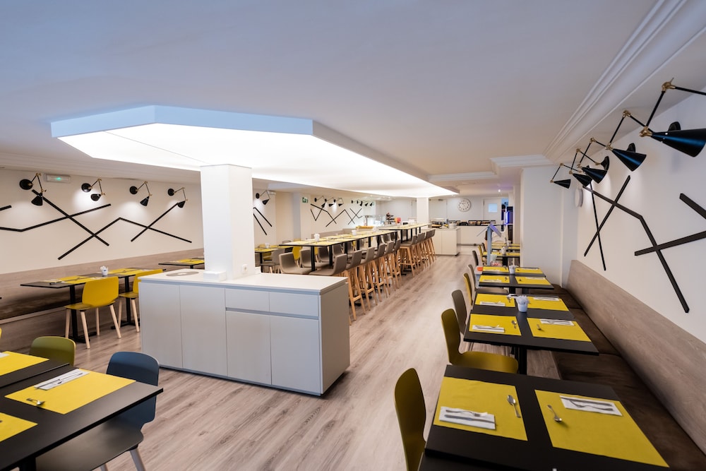 Aparthotel Atenea Calabria — Restaurant & bars in Barcelona, Catalonia