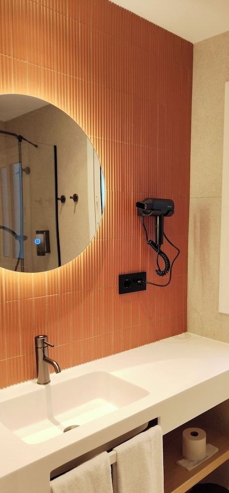 Aparthotel Atenea Calabria — Hotel rooms in Barcelona, Catalonia