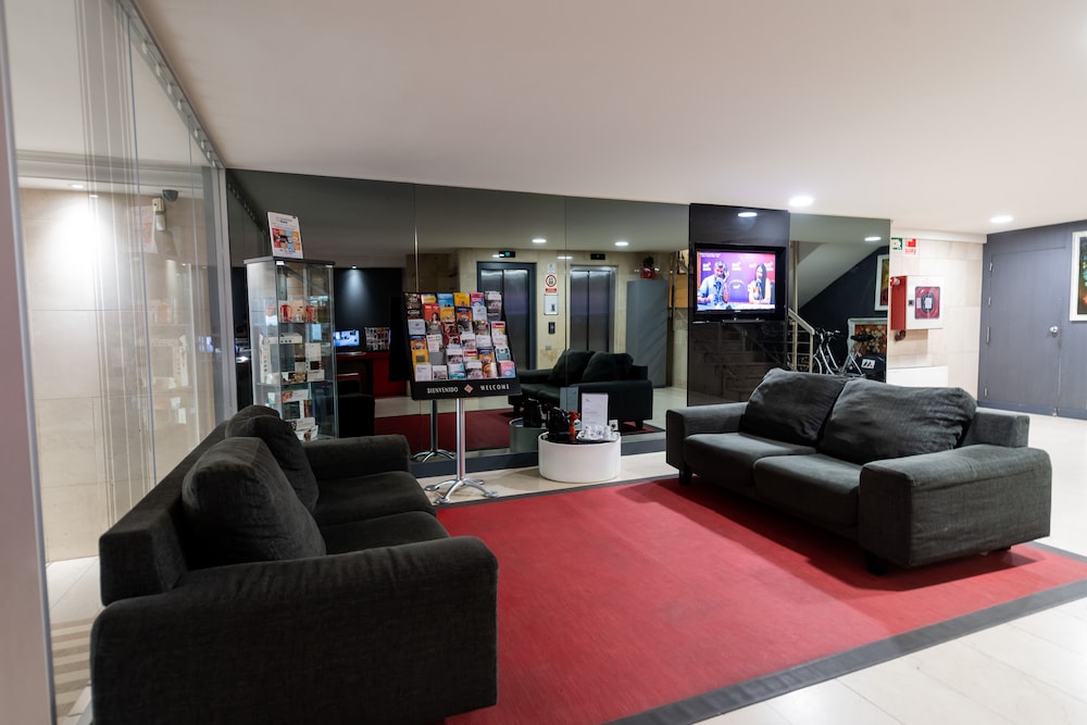 Aparthotel Atenea Calabria — Hotel building in Barcelona, Catalonia