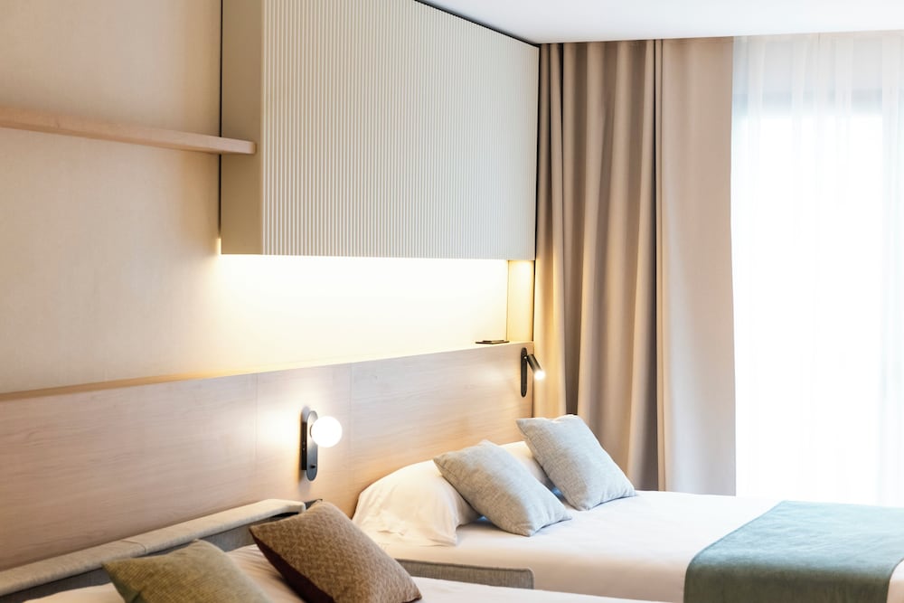 Aparthotel Atenea Calabria — Main photo in Barcelona, Catalonia