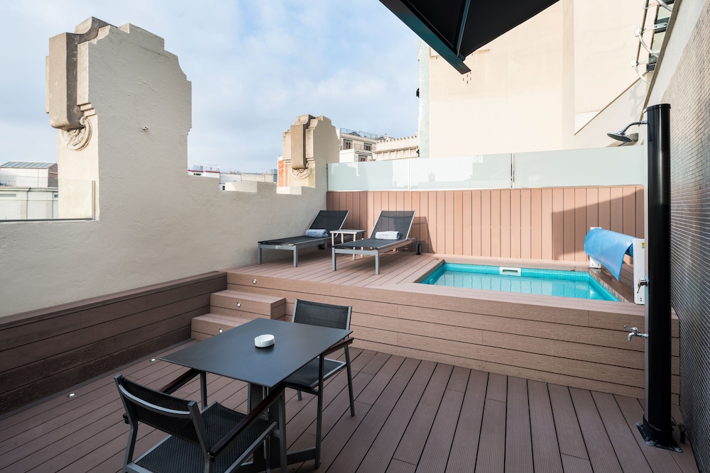 Catalonia Catedral Hotel — Swimming pool in Barcelona, Catalonia