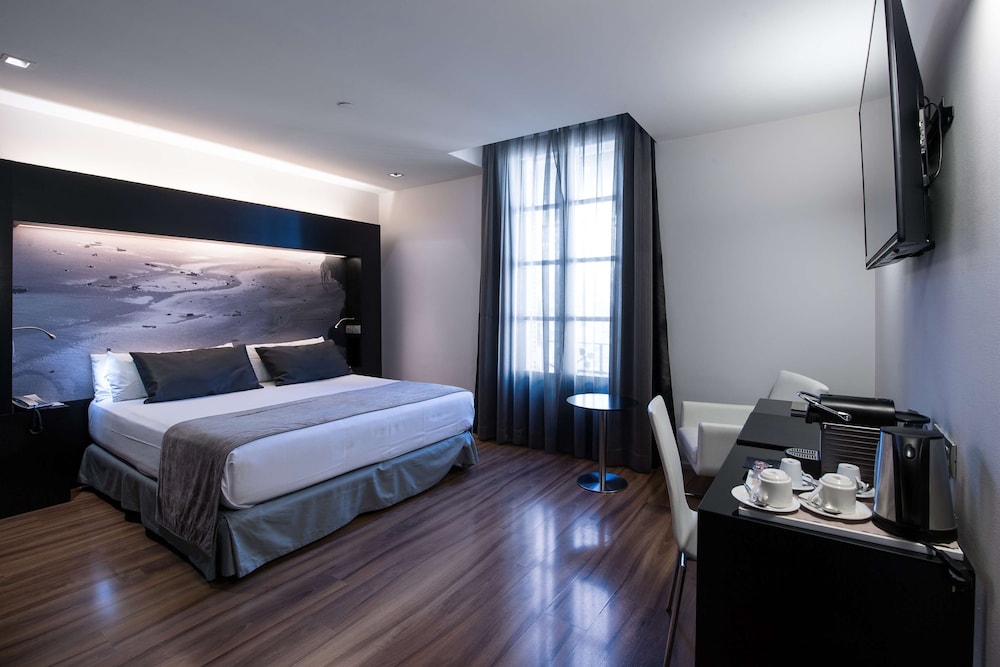 Catalonia Catedral Hotel — Hotel rooms in Barcelona, Catalonia