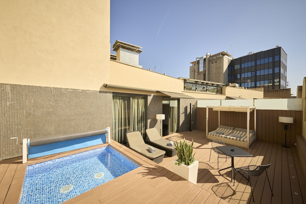 Catalonia Catedral Hotel — Swimming pool in Barcelona, Catalonia