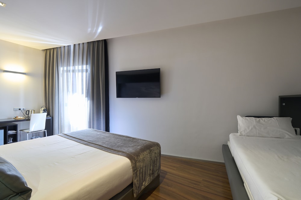 Catalonia Catedral Hotel — Hotel rooms in Barcelona, Catalonia